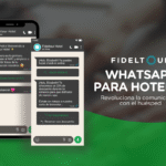 Prototipo de uso con móvil que muestra una conversación de WhatsApp.